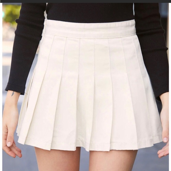 Brandy Melville Dresses & Skirts - BRANDY MELVILLE J GALT IVORY COTTON PLEATED COTTON SKORT SIZE SMALL NEW